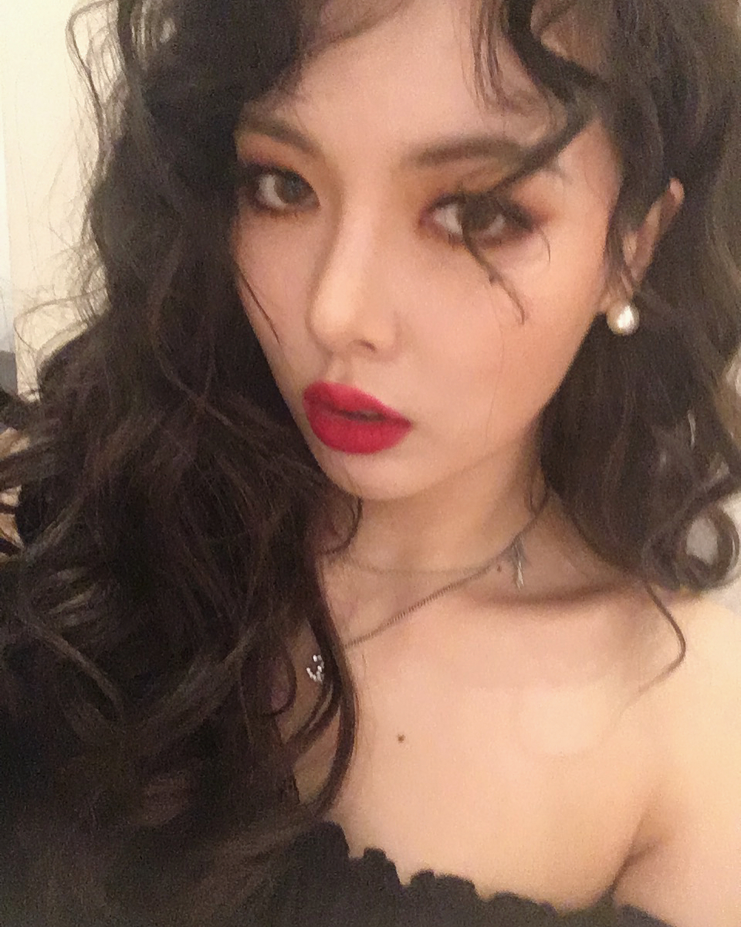 Hyuna piercings