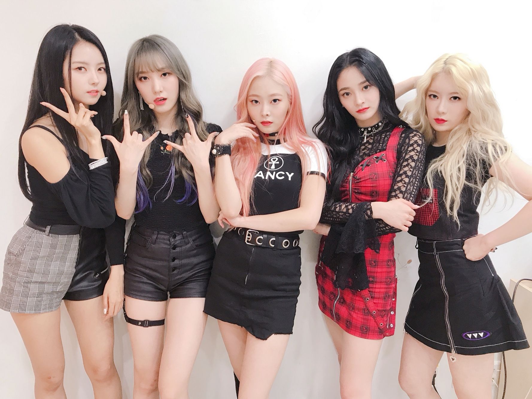 K pop girls group. Группа PRISTIN V. Кореан герлз группа. K-Pop девушки. Российская Кей поп группа.