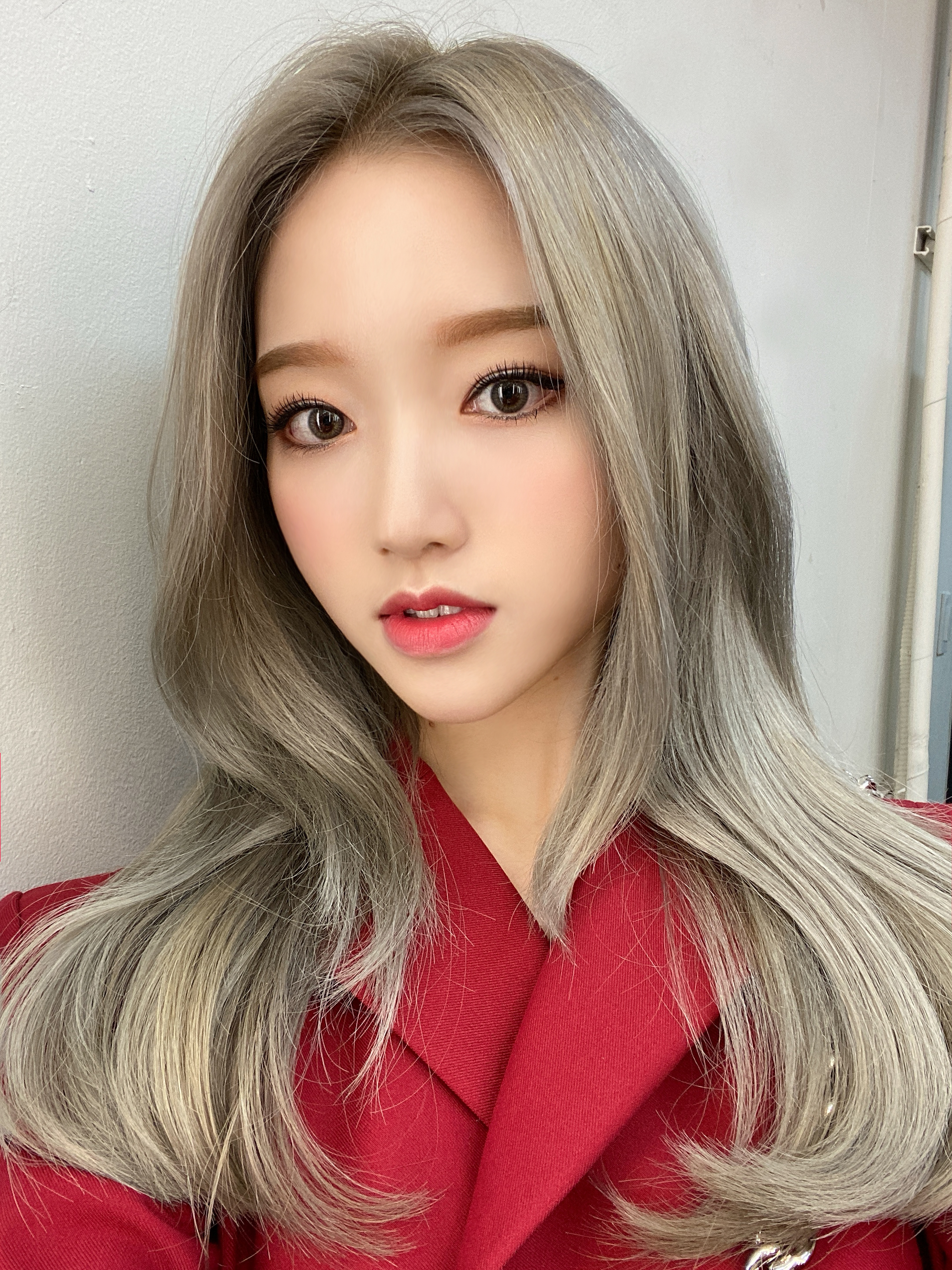 Сексуальное тело привлекательной Loona