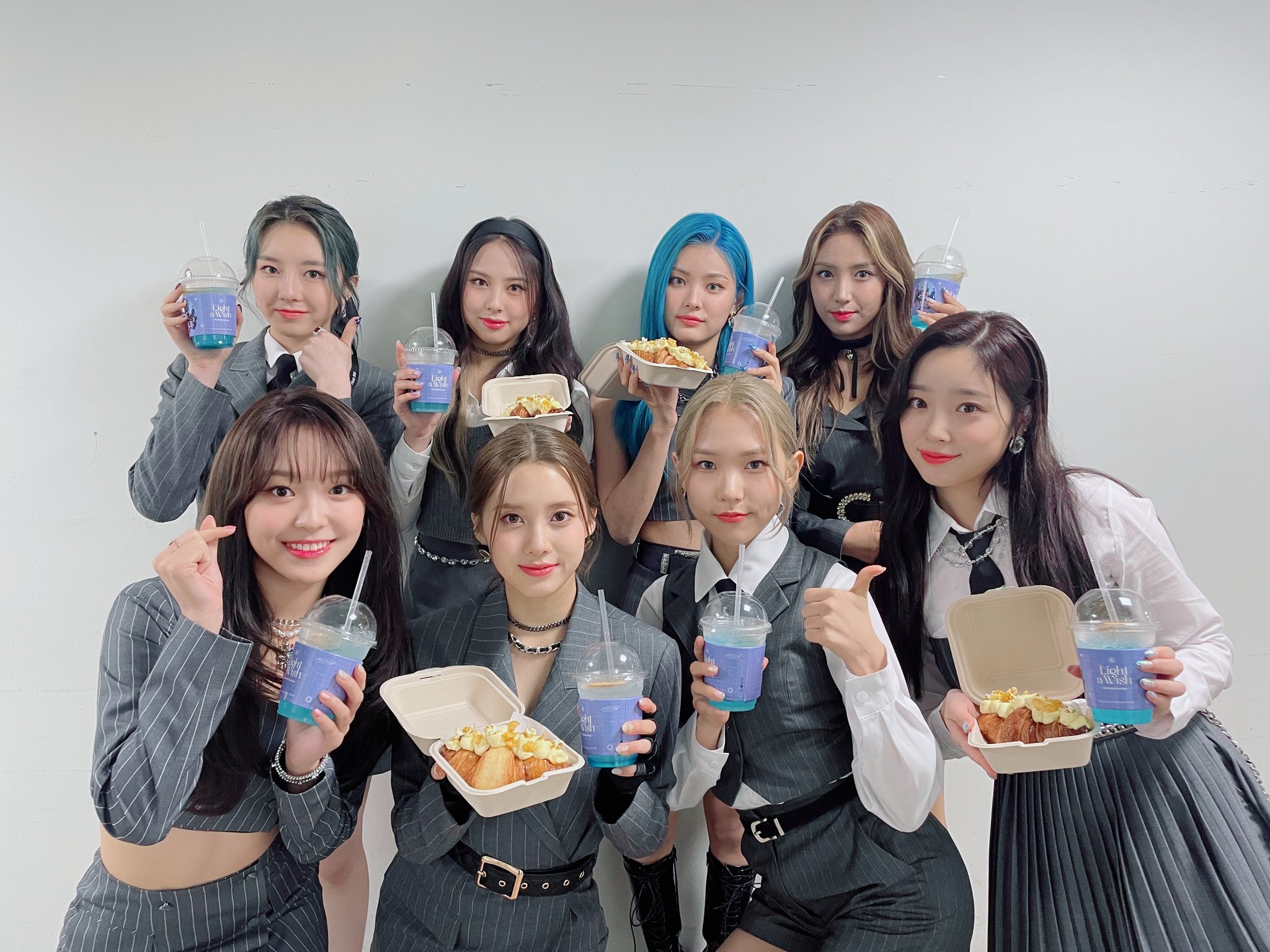 Enjoy your summer holidays. Yoga in park. Are you a spider. Позитивная девушка. Йога дэй.