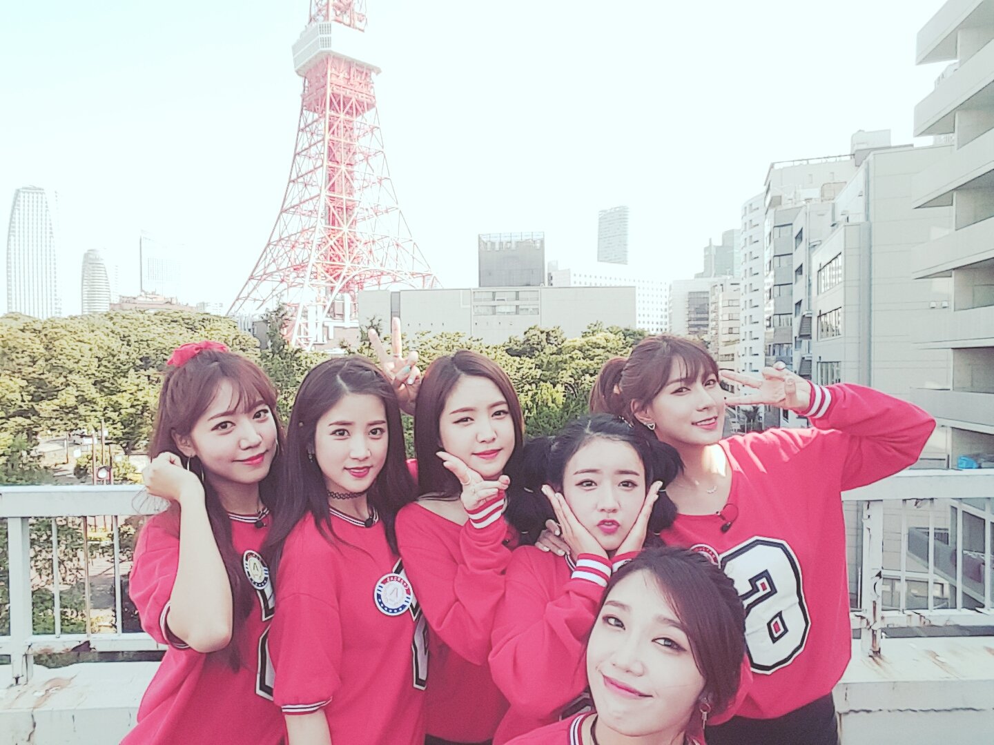 Japanese twitter. Achievement Apink one Six.