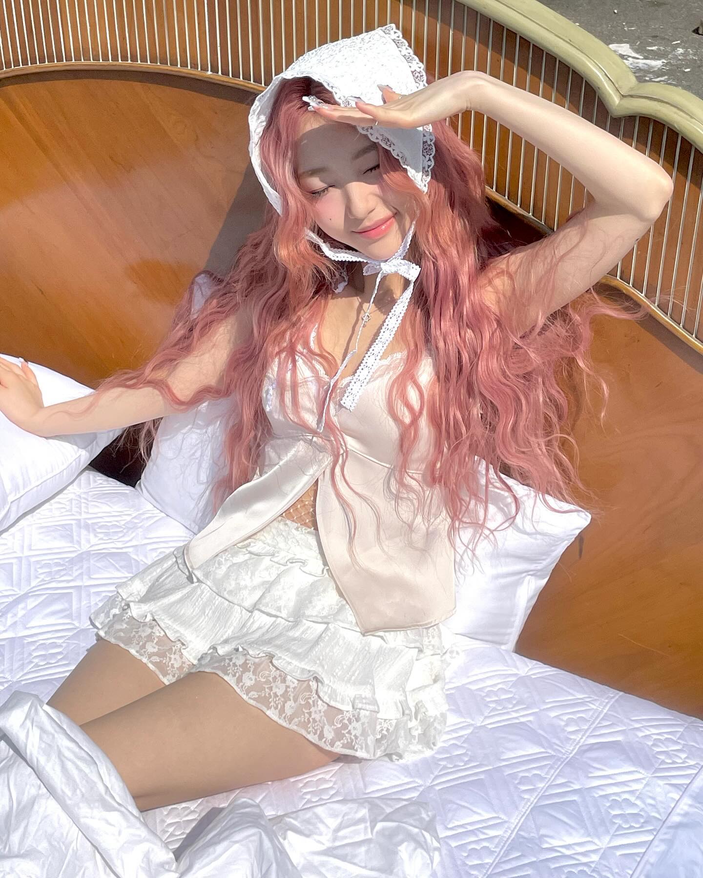 Сексуальное тело привлекательной Loona